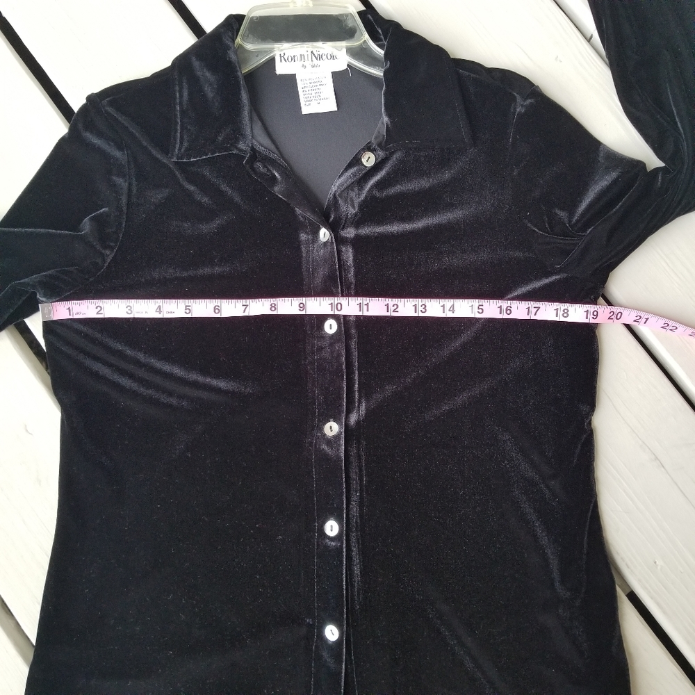 M blk velour feel button up tunic top - Picture 4 of 9